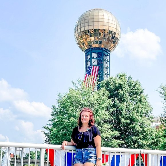 Meet your Posher, Amber - Picture 1 of 2